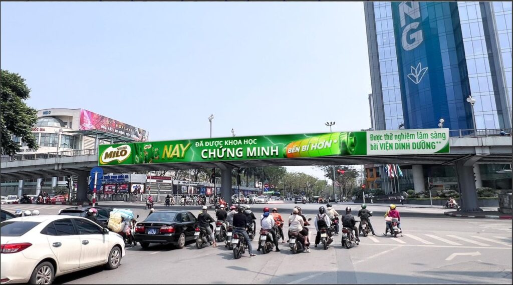 Quảng cáo cầu vượt