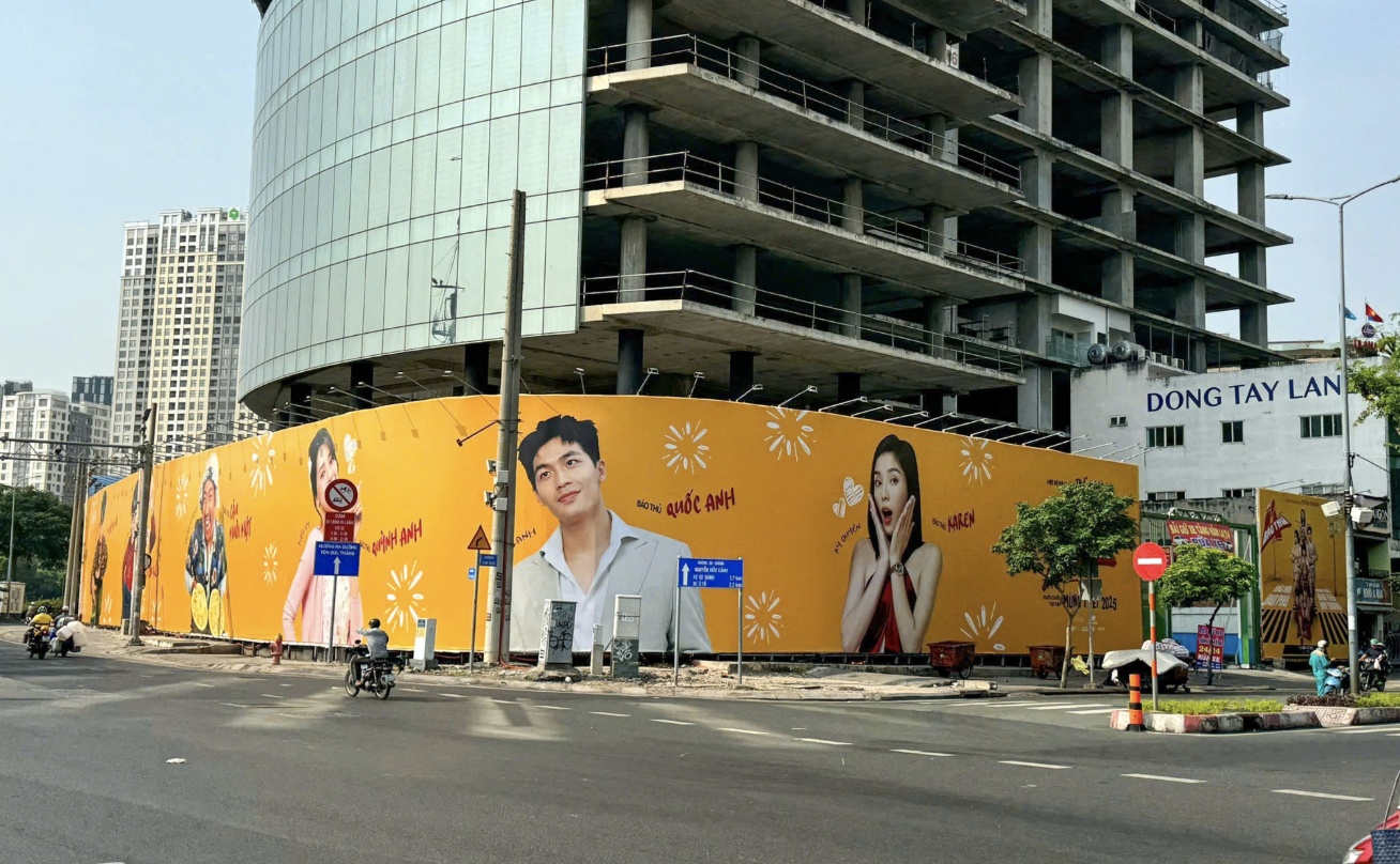 Ảnh màn hình 2026-04-05 lúc 22.47.40 Quảng cáo Hoarding