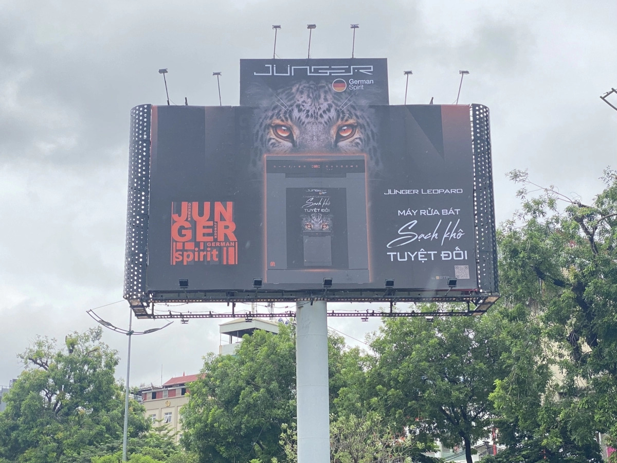 images-2024-08-anh-2-1200x0.jpg Chiến dịch quảng cáo ngoài trời quảng cáo OOH OOH Agency Vietnam VietnamOOH Quảng Cáo Billboard