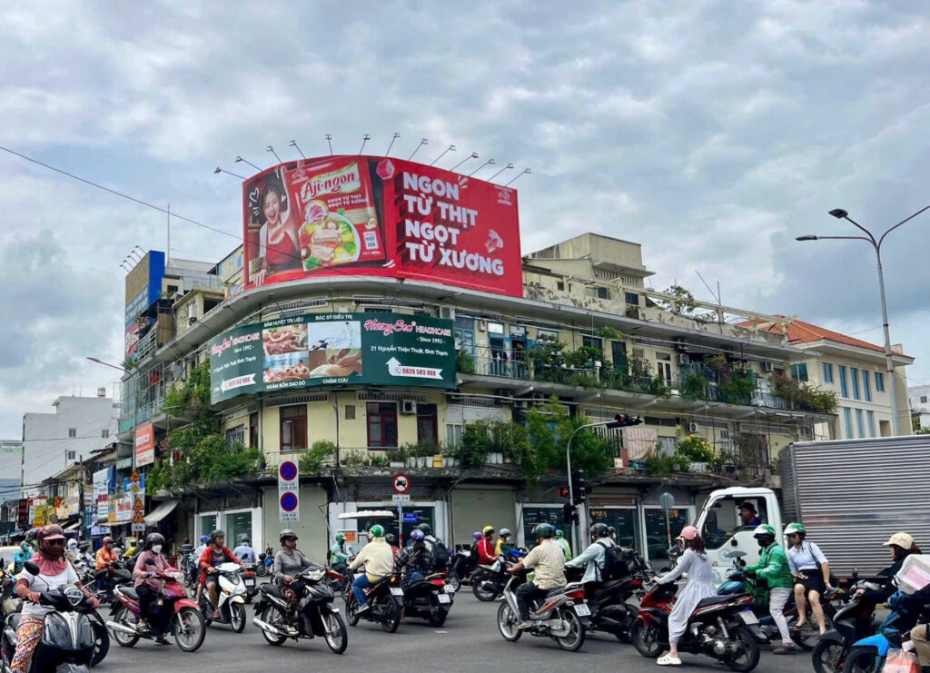 Billboard Pano VietnamOOH