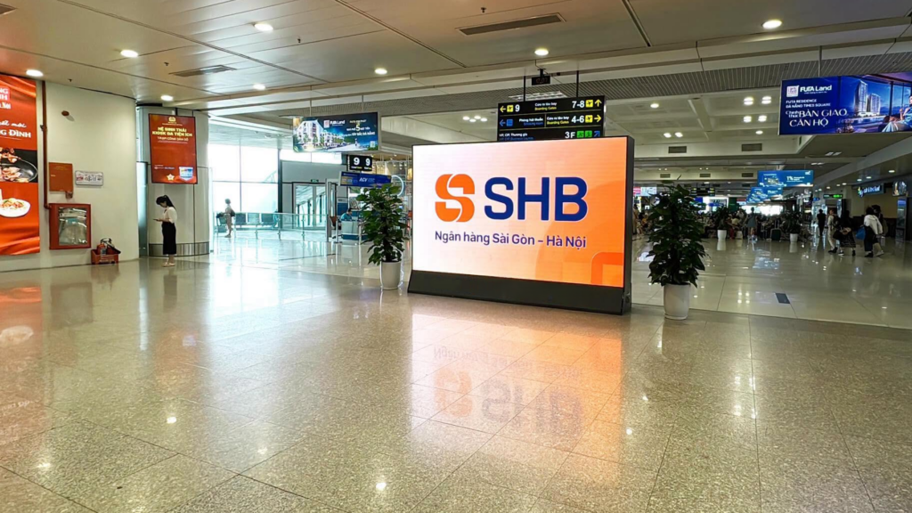 OOH Vietnam 2026: SHB Phủ Sóng Loạt Màn Hình LED Và Sân Bay, Định Nghĩa Chuẩn Mực Truyền Thông Tài Chính Mới 7 OOH Vietnam, Vietnam OOH