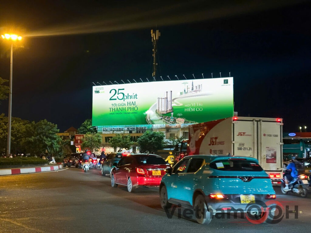 Vietnam OOH x TBS Land: Green Satyne Khẳng Định Lợi Thế Vị Trí Với Chiến Dịch Billboard Ấn Tượng 4 Vietnam OOH, OOH Vietnam, OOH Bất Động Sản