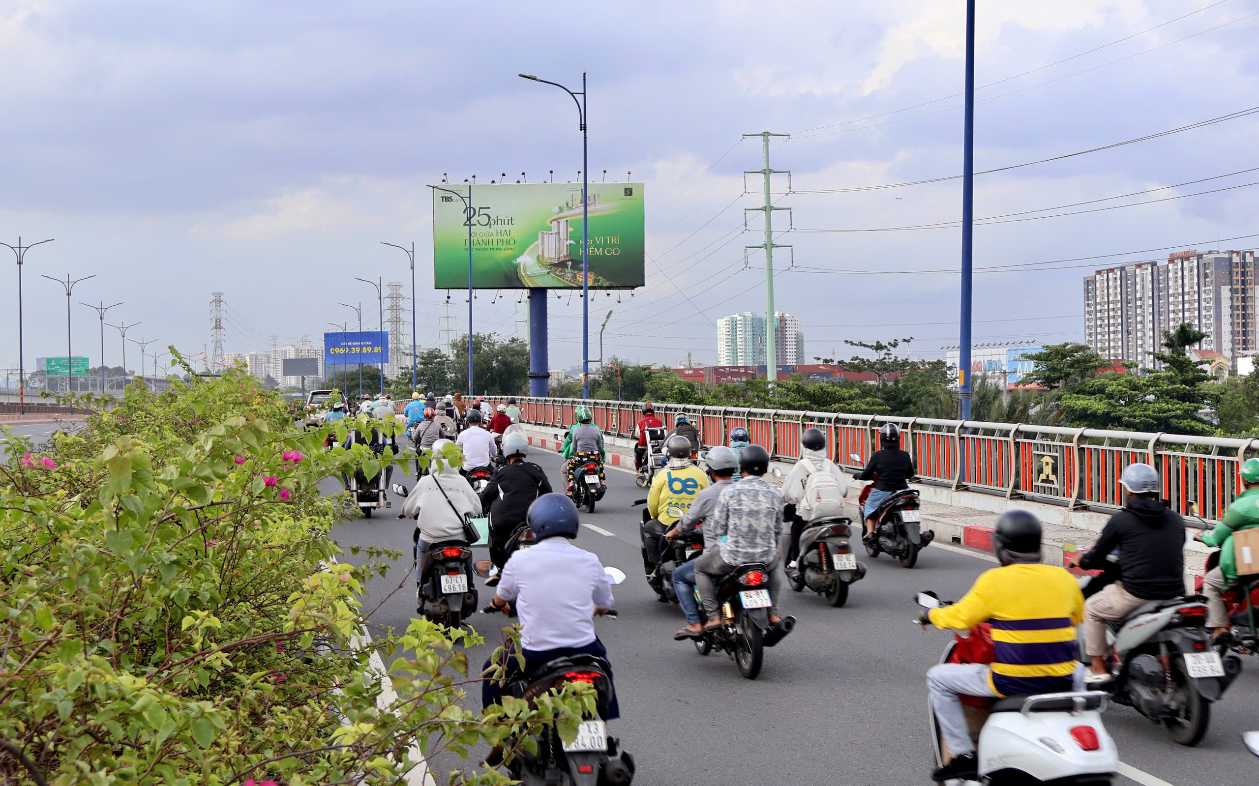 z7937658605573_1bcaa23498fc469540c2e3907cf8eabf Vietnam OOH, OOH Vietnam, OOH Bất Động Sản