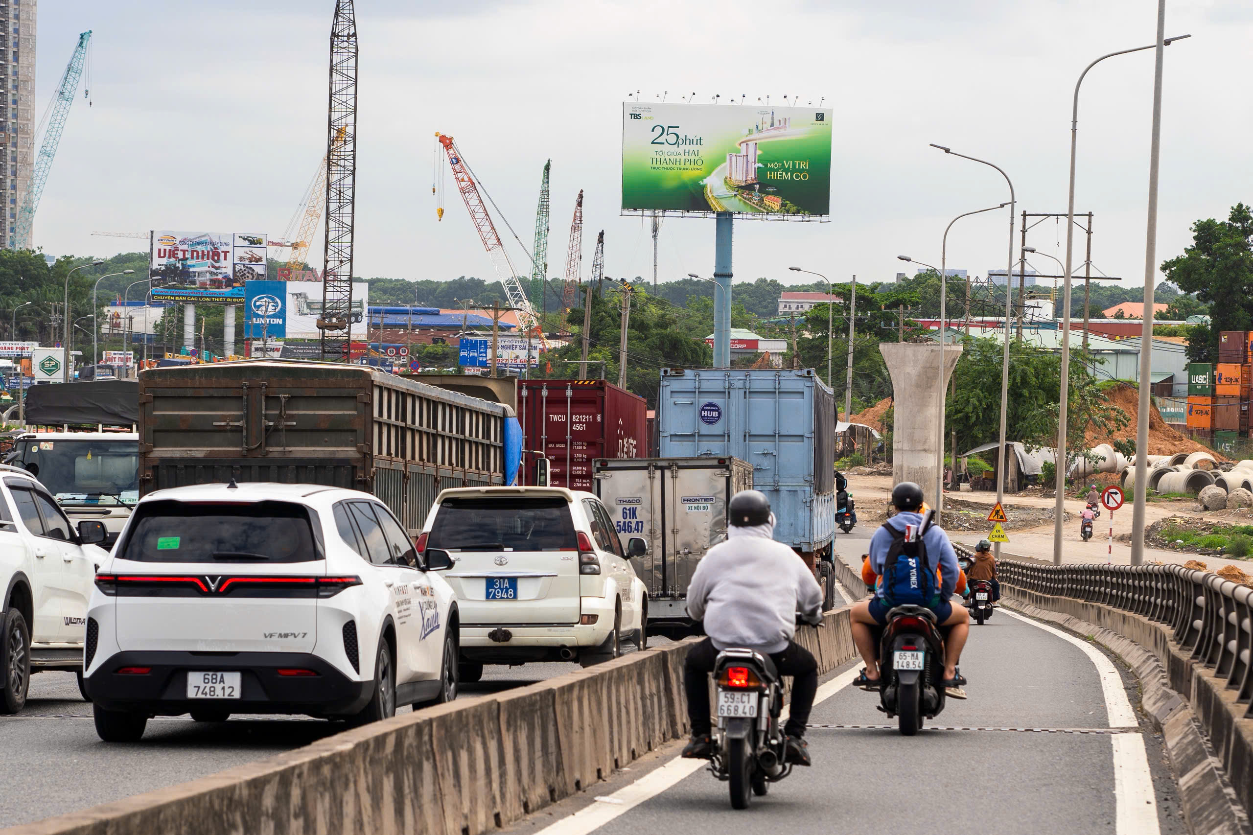 z7937658620802_d06384a705bbdfd690ee56d98d0b9418 Vietnam OOH, OOH Vietnam, OOH Bất Động Sản