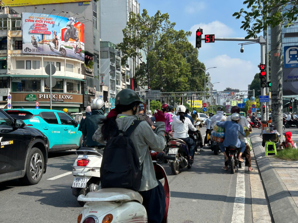 DatBike và Chiến lược OOH Vietnam: Bứt phá nhận diện thương hiệu xe điện giữa lòng đô thị 2 OOH Vietnam, Quảng cáo OOH Vietnam