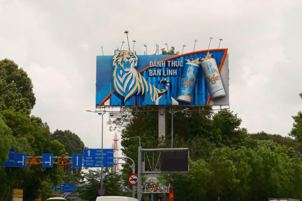 Chiến dịch quảng cáo OOH Tiger Crystal