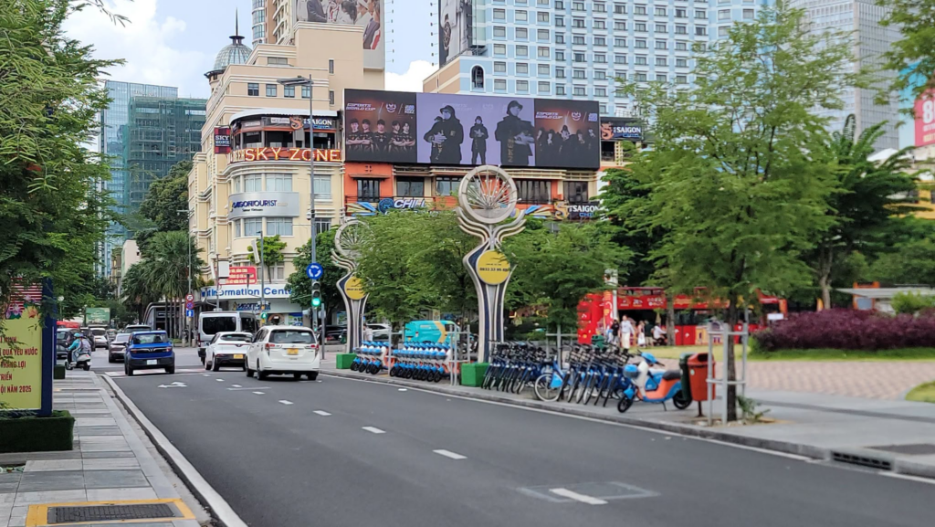 OOH Vietnam: Esports World Cup Phủ Sóng Màn Hình LED Tại Những Vị Trí Trung Tâm TP.HCM 5 OOH Vietnam, OOH LED, DOOH Vietnam