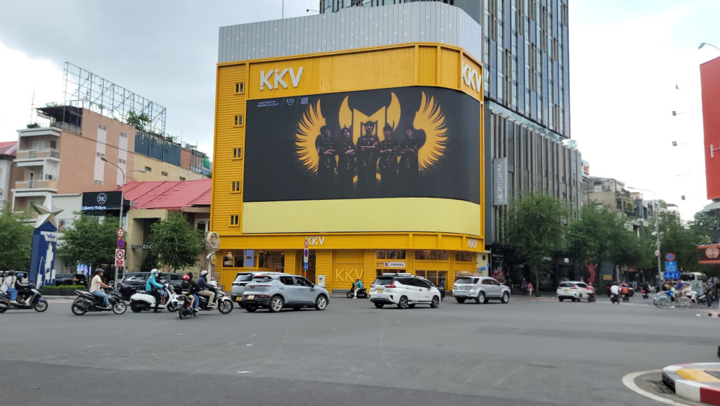 OOH Vietnam: Esports World Cup Phủ Sóng Màn Hình LED Tại Những Vị Trí Trung Tâm TP.HCM 2 OOH Vietnam, OOH LED, DOOH Vietnam