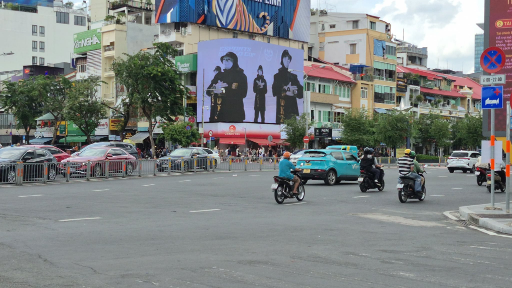 OOH Vietnam: Esports World Cup Phủ Sóng Màn Hình LED Tại Những Vị Trí Trung Tâm TP.HCM 1 OOH Vietnam, OOH LED, DOOH Vietnam