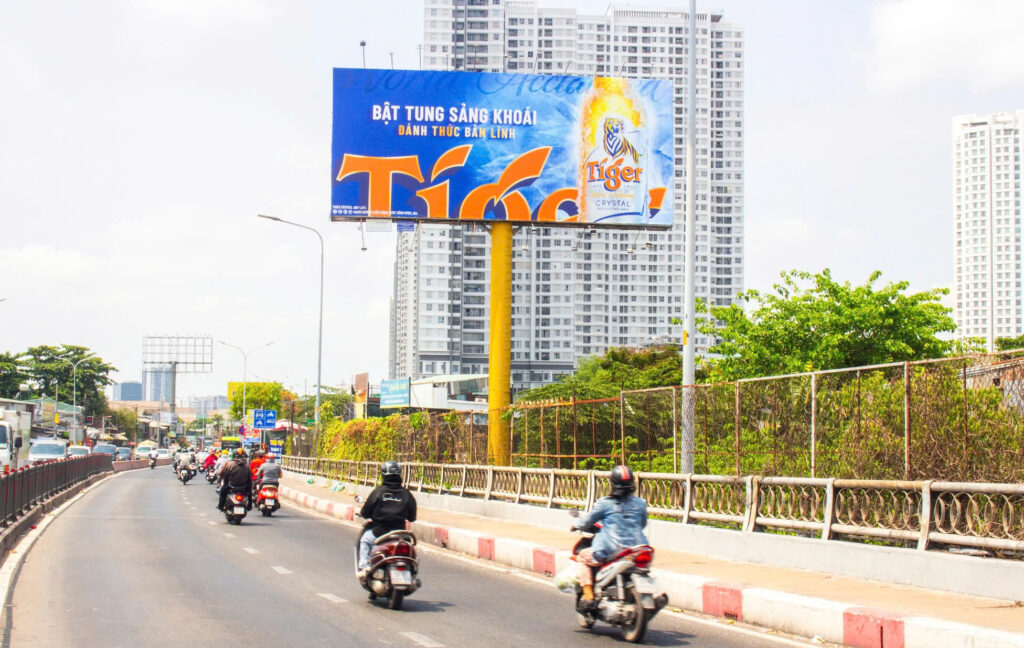 Chiến dịch quảng cáo OOH Tiger Crystal