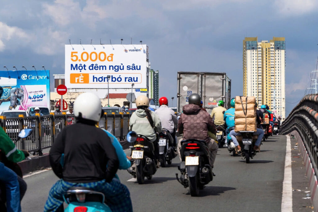 Vua Nệm Bứt Phá Nhận Diện Với Chiến Dịch Quảng Cáo Ngoài Trời Vietnam Tại Các Nút Giao Trọng Điểm TP.HCM 2 1784609963018 692597151969322286 2168791117606500267 a12a8c31dc39afbfaafc05d07039971b