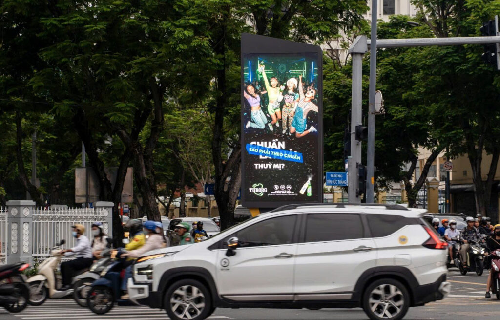 Quảng cáo LED 5G: Cách Tuborg hút 1 triệu ánh nhìn ở HCM 2 LED 5G