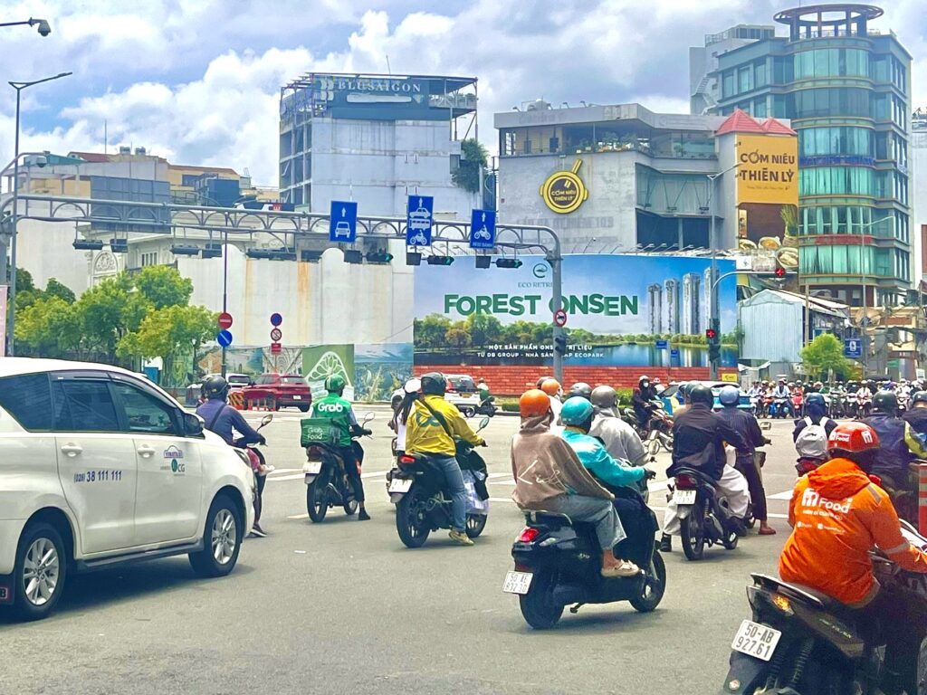 quảng cáo bất động sản OOH