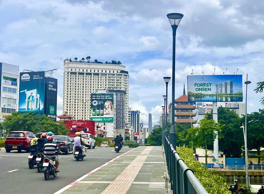 quảng cáo bất động sản OOH