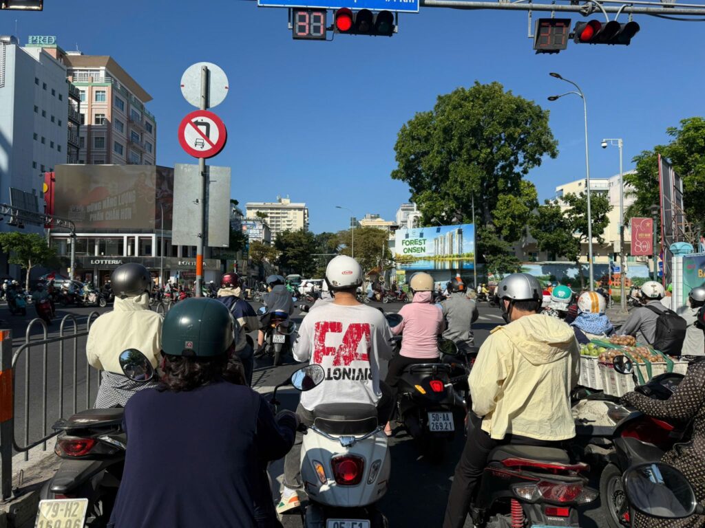 Vị Trí Billboard Đẹp: 7 Tiêu Chí Hút Trọn Triệu View 4 Thiet ke chua co ten 2 1