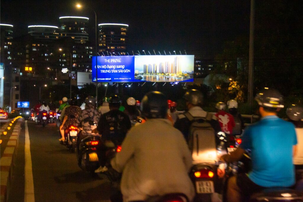 Vị Trí Billboard Đẹp: 7 Tiêu Chí Hút Trọn Triệu View 5 Thiet ke chua co ten 3 1