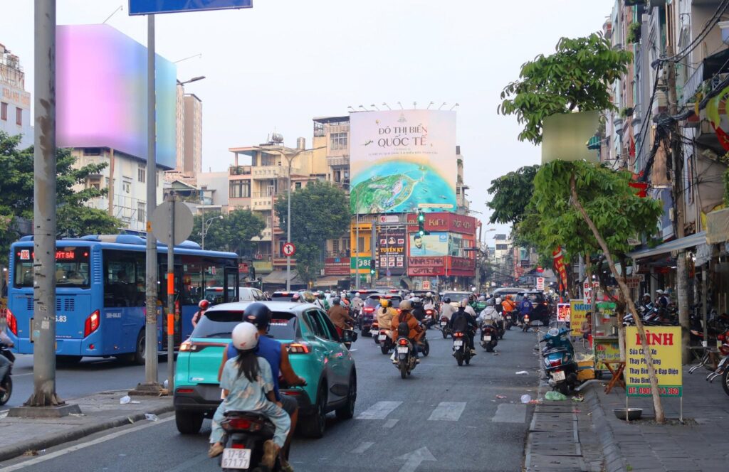 Vị Trí Billboard Đẹp: 7 Tiêu Chí Hút Trọn Triệu View 7 Thiet ke chua co ten 4