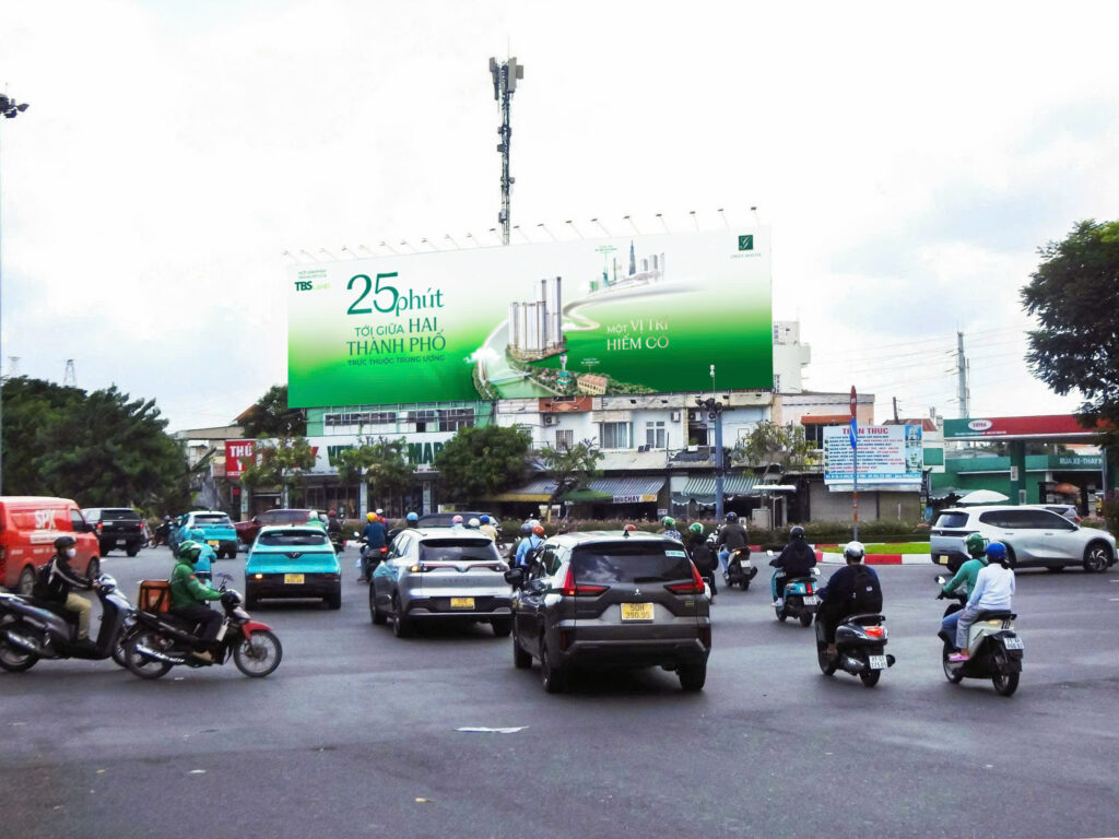 Vị Trí Billboard Đẹp: 7 Tiêu Chí Hút Trọn Triệu View 8 z7937658576847 04b1641b0d563112ec632b59cb899c38