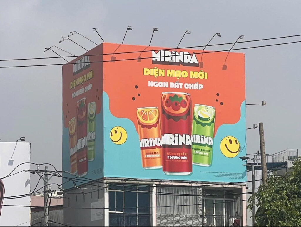 Quảng cáo FMCG: 3 điểm chạm Pano & LED hút khách của Mirinda 6 quảng cáo FMCG