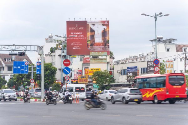 quảng cáo OOH bất động sản